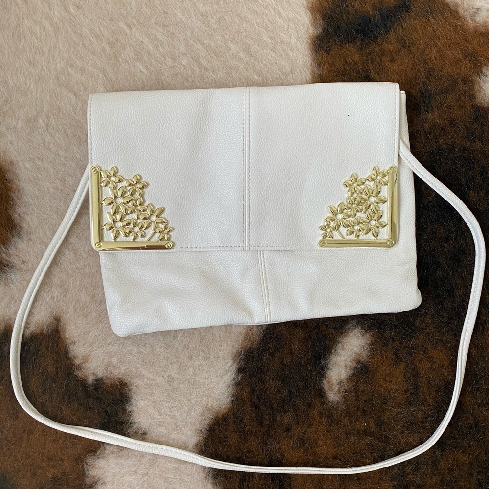 White and gold flower cutch